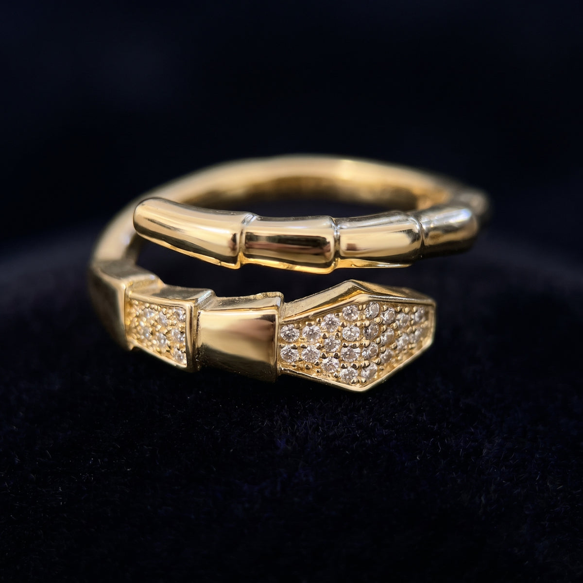 Anillo Cobra - Acero con baño de oro de 18k (NOVEDAD)