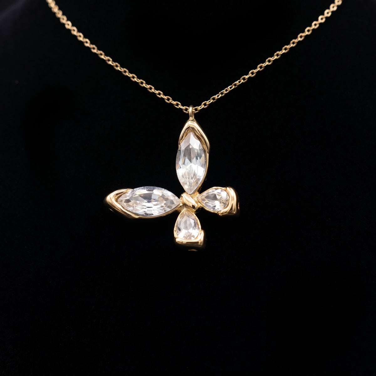 Collar Libre - Acero con baño de oro de 18k (NOVEDAD)