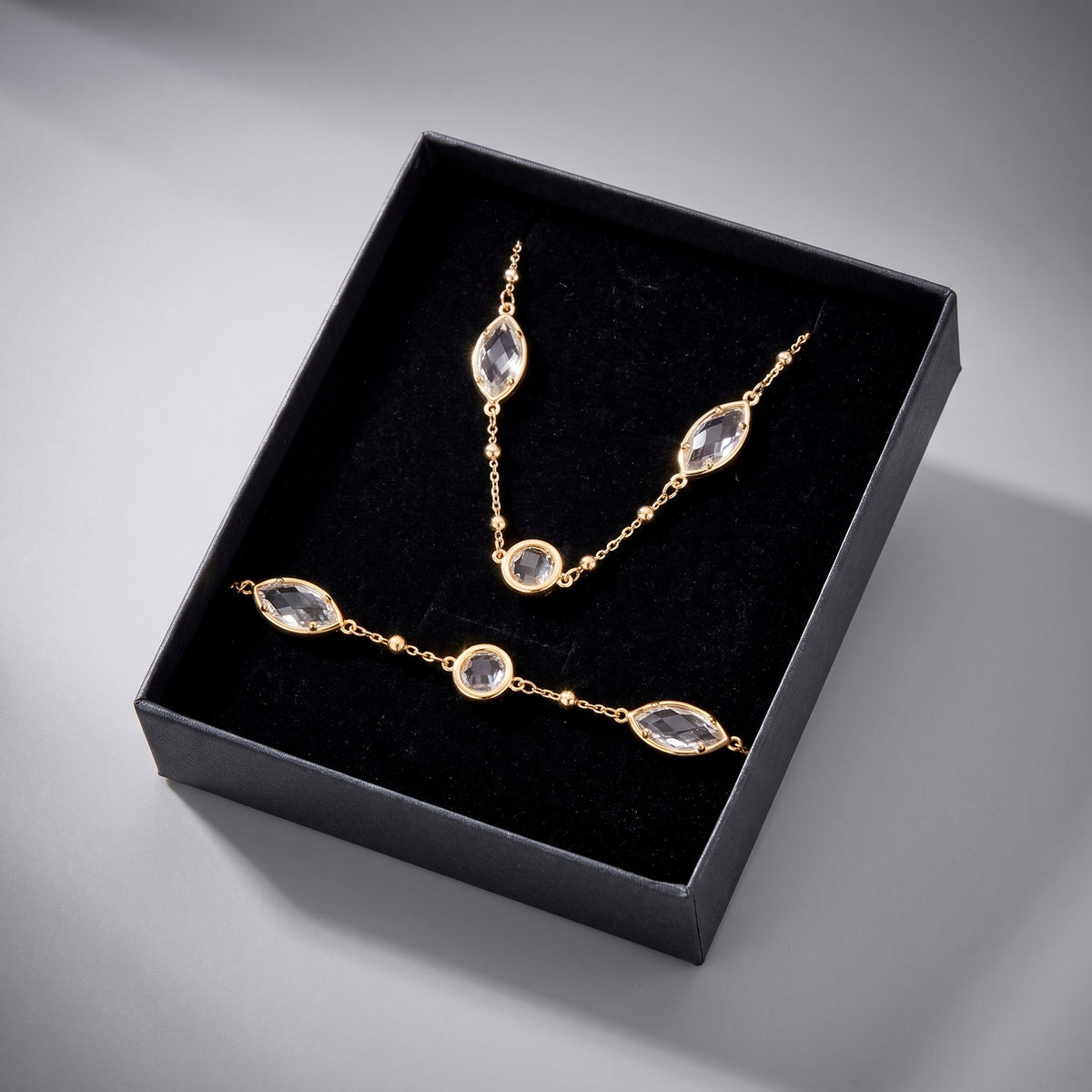 Conjunto Cristalina - Acero con baño de oro de 18k